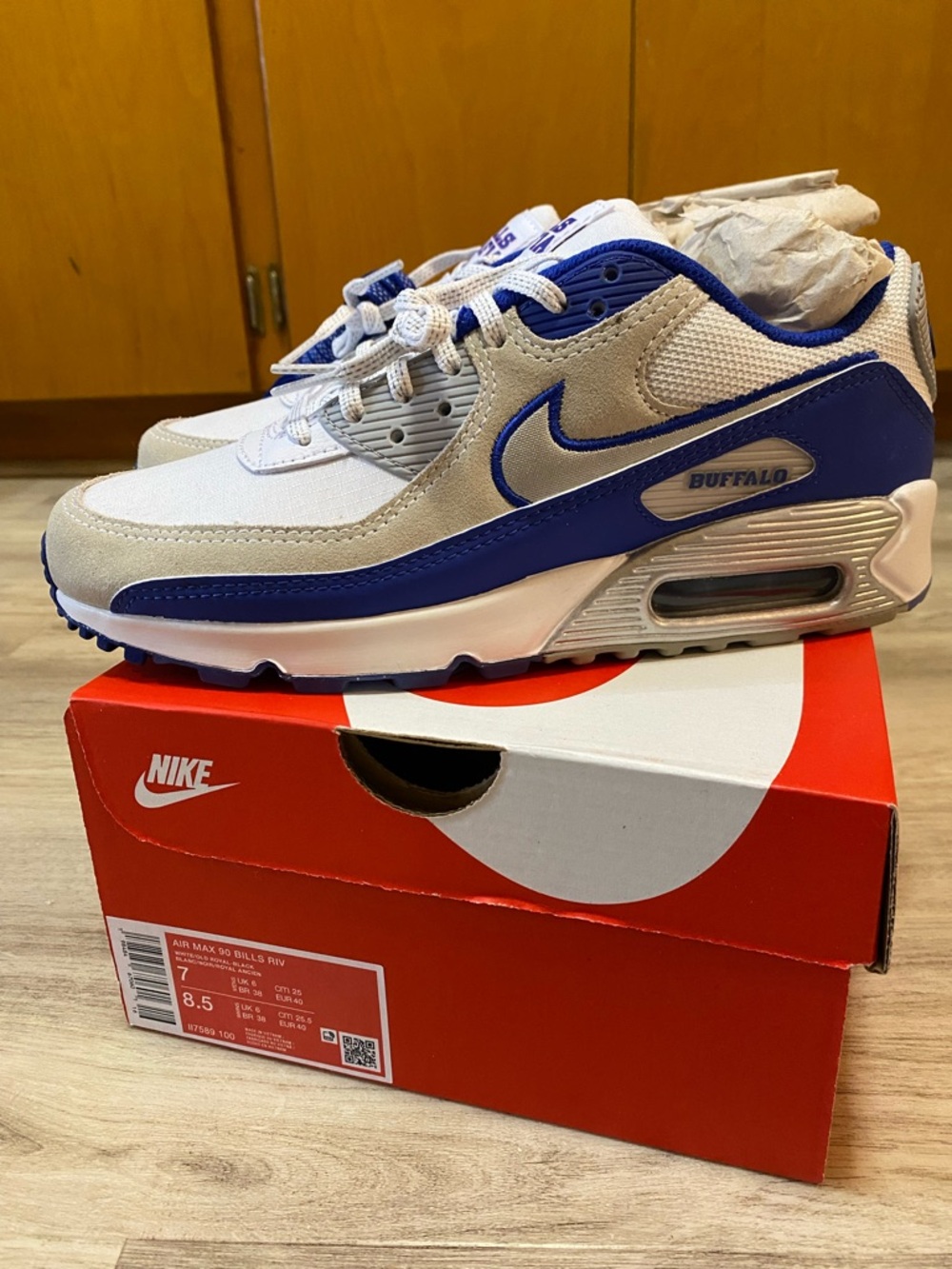 Buffalo Bills Nike Air Max 90 Rivalry Pack Limited edition - W 8.5 M 7 NEW